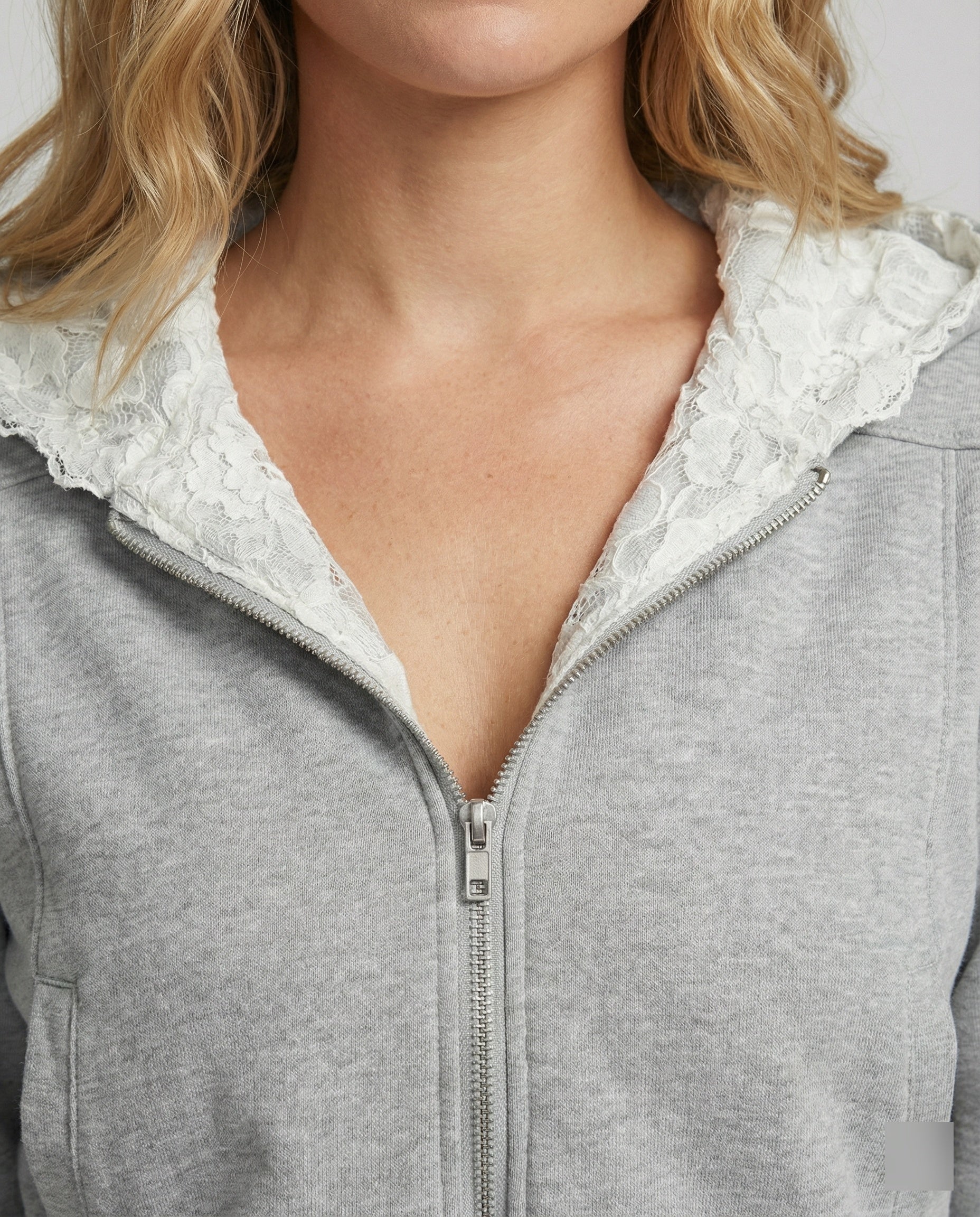 Modisches Damen Herbst Set mit Spitze und bequemer Jogginghose - Image 2