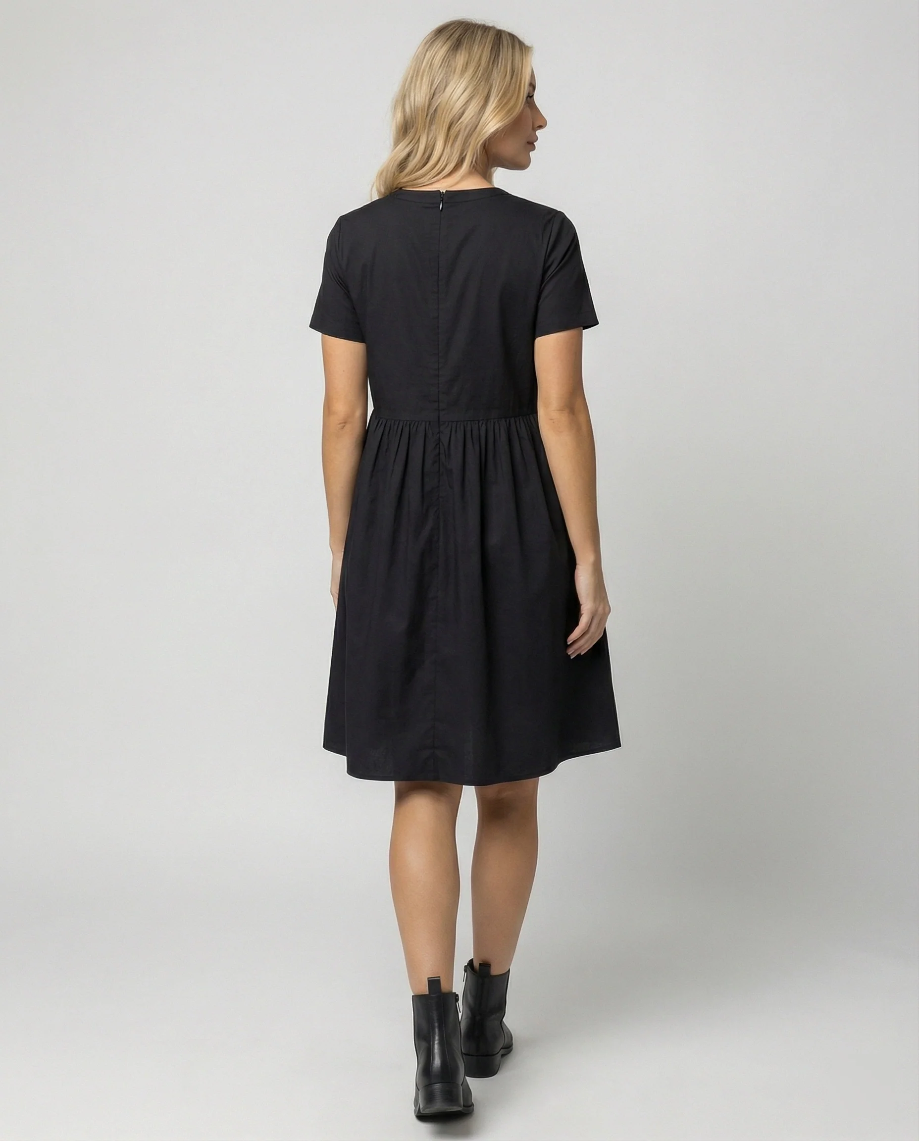 Schwarzes Maxikleid mit Rundhalsausschnitt und tailliertem Schnitt für den Sommer - Image 4