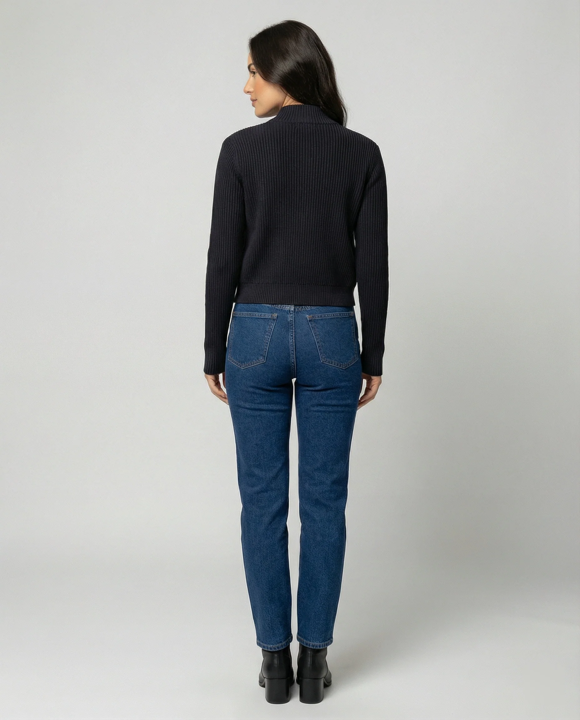 Taillierte Damen Strickjacke mit Reißverschluss und Stehkragen in Marineblau - Image 4