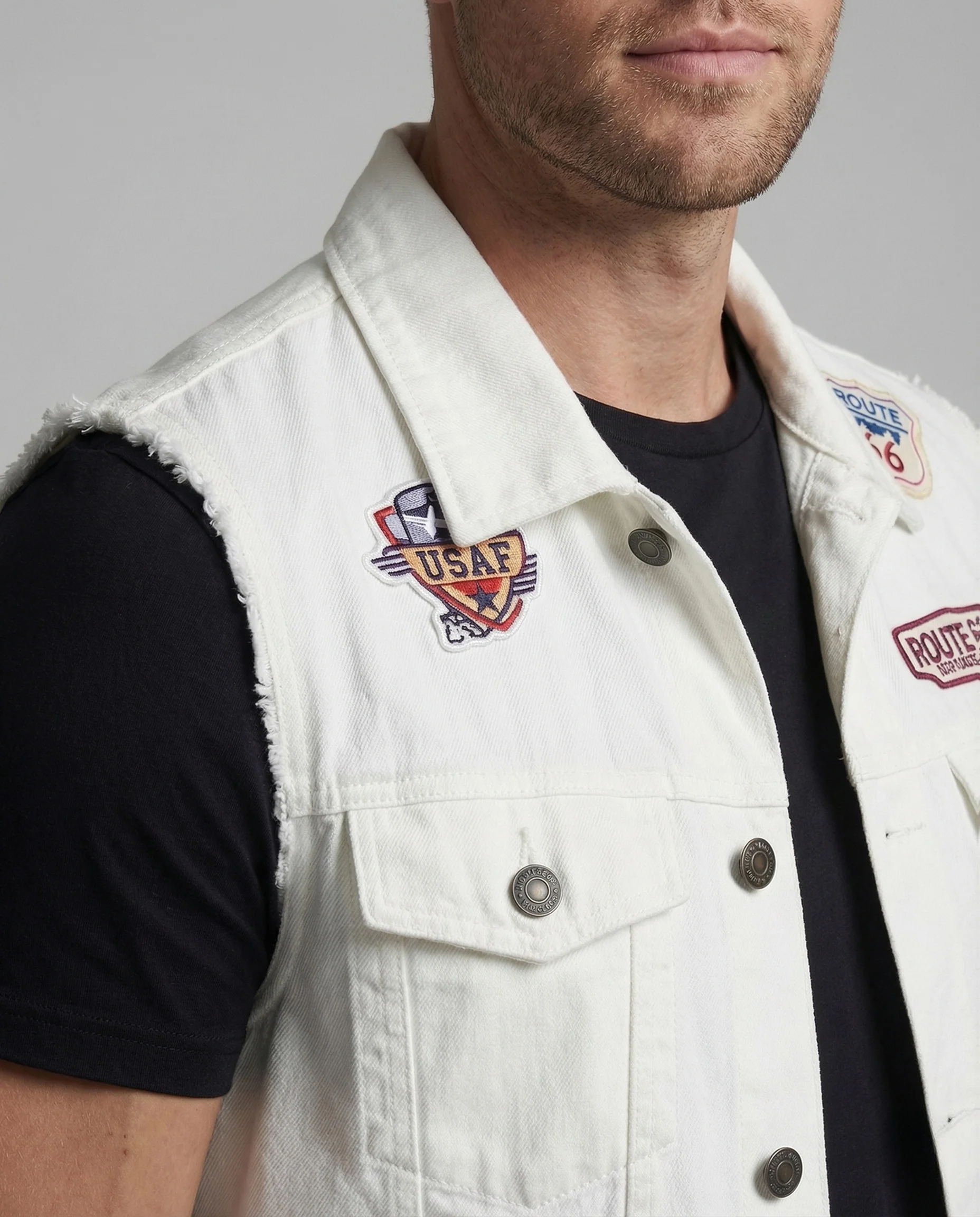 Unisex Jeansweste Baumwolle mit Retro Patches - Image 3
