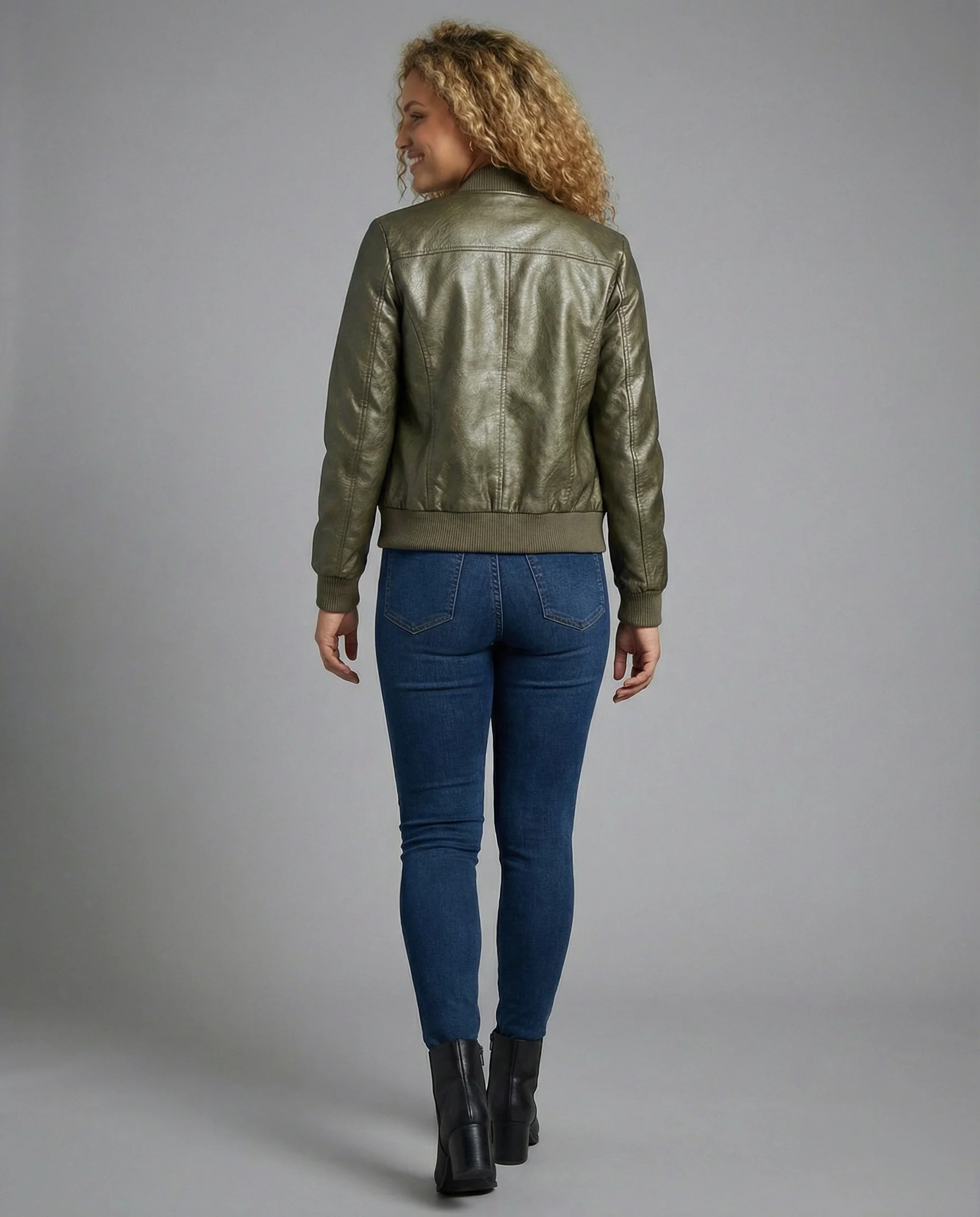 Kurz geschnittene Fliegerblousonjacke mit mehreren Reißverschlüssen und geripptem Abschluss Heidi-Mode - Image 3