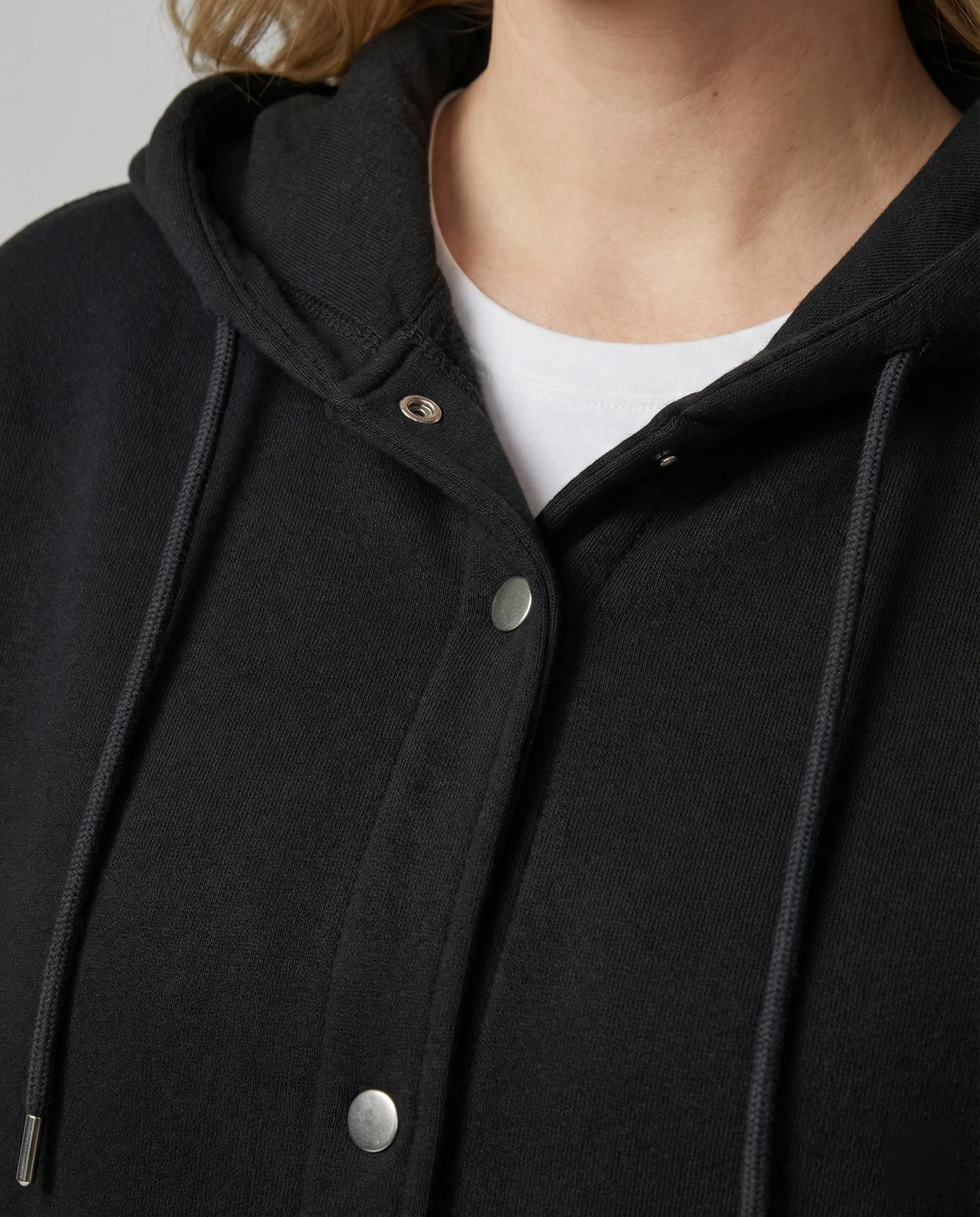Oversize-Kapuzenjacke mit Druckknopfleiste, voluminösen Raglanärmeln und verdeckten Eingrifftaschen Heidi-Mode - Image 5
