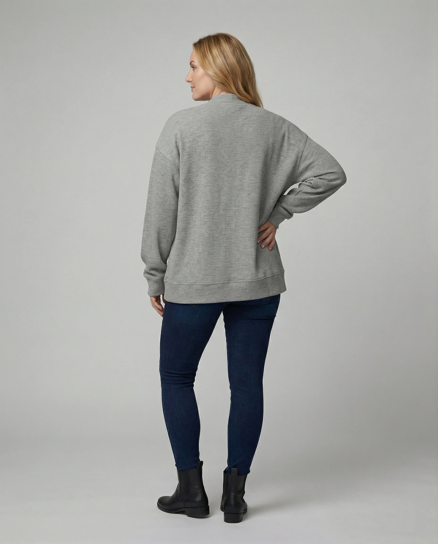Weit geschnittene Strickjacke mit aufgesetzten Taschen und markanter Knopfleiste Heidi-Mode - Image 3